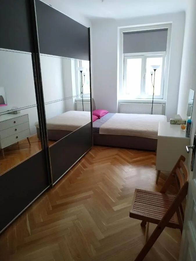Cozy Room In Ottakring Vienna Homestay