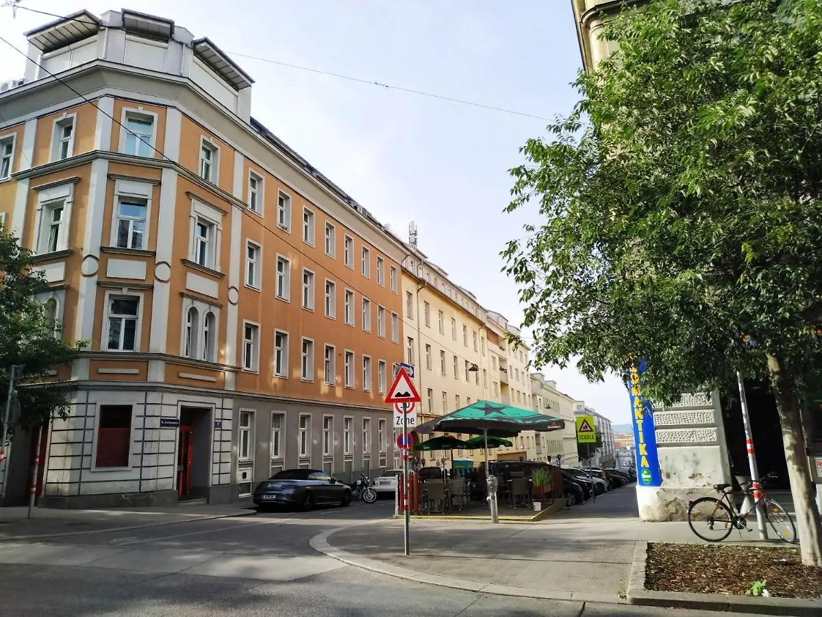 Cozy Room In Ottakring Vienna Homestay